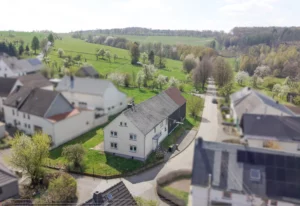 Stilvoll renoviert: Großes Bauernhaus mit 2 Pferdeboxen und Ausbaupotenzial für Wohnen & Arbeiten