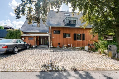 Wohnen mit Weitblick ins Grüne auf einem ca. 8.400 m² großen Grundstück