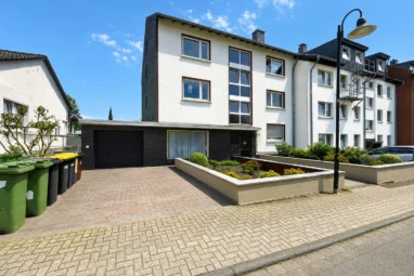 Solides Mehrfamilienhaus mit 6 WE plus ausgebautem Dachgeschoß und zusätzlicher Baufläche