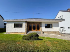Renovierungsbedürftiger Bungalow mit Sauna & Schwimmbad – nahe Hamm (Sieg)!