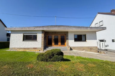 Renovierungsbedürftiger Bungalow mit Sauna & Schwimmbad – nahe Hamm (Sieg)!