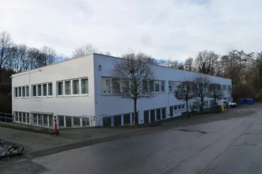 An Glasfaser angeschlossene Bürofläche; optimales, ruhiges Einzelbüro auf Wunsch mit Stellplatz