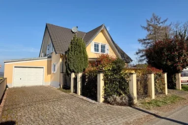 Freistehend, großzügig und mit traumhaftem Fernblick