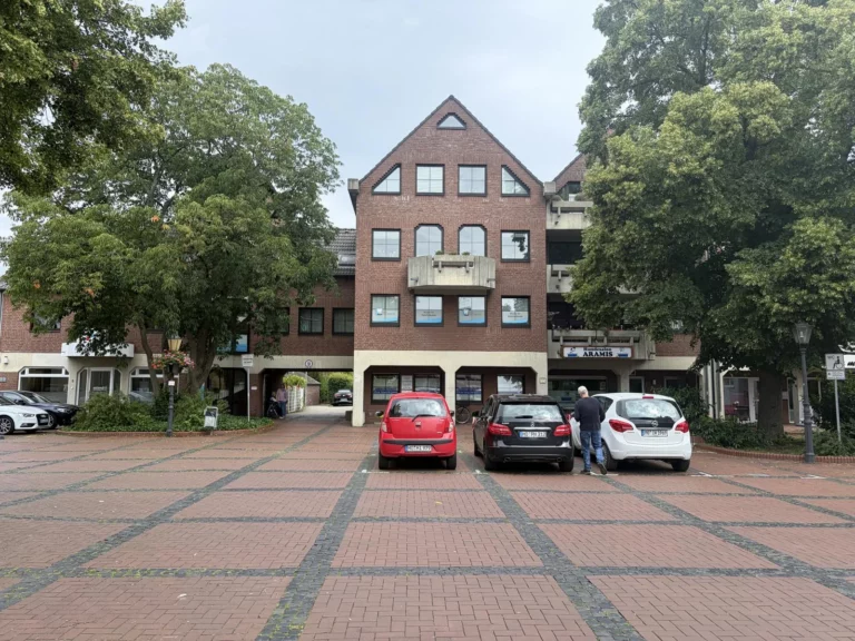 Neukirchen-Vluyn/OT Vluyn: 122 m² große Praxis oder ETW mit 26 m² großer Terrasse