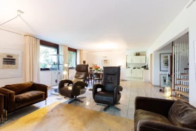 Reihenckhaus in ruhier Lage: Großzügige 169 m² Wohnfläche mit Garten und Garage