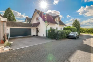 Stilvolles Einfamilienhaus mit großzügigem Grundstück und gehobenem Wohnkomfort