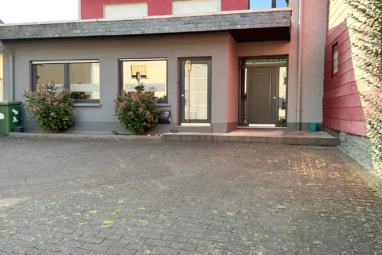 Büro, Kleingewerbe oder Praxis – Helle Bürofläche in gut erreichbarer Lage!