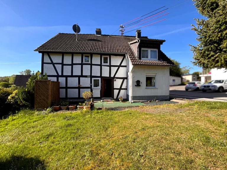 *RESERVIERT* Kleines, renovierungsbedürftiges Fachwerkhaus in idyllischer Lage von Windeck / Halscheid!