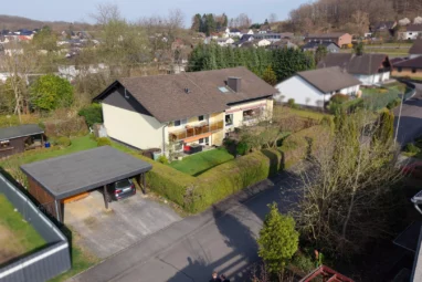 Gepflegtes Einfamilienhaus mit Einliegerwohnung (vermietet) und tollem Garten – nahe Hamm/Sieg!