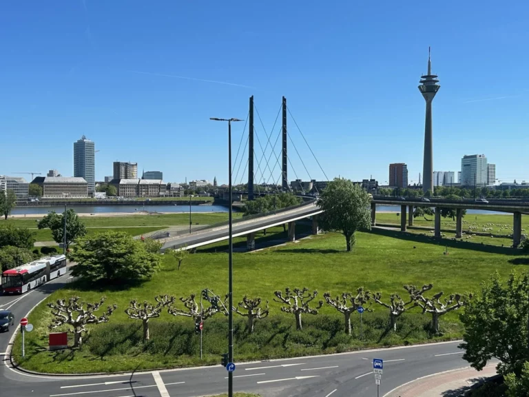 Einzigartige Immobilie (Baudenkmal) in begehrter Lage von Düsseldorf Oberkassel