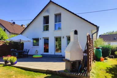 Einfamilienhaus mit Einliegerwohnung in idyllischer Ortsrandlage nahe Weyerbusch!