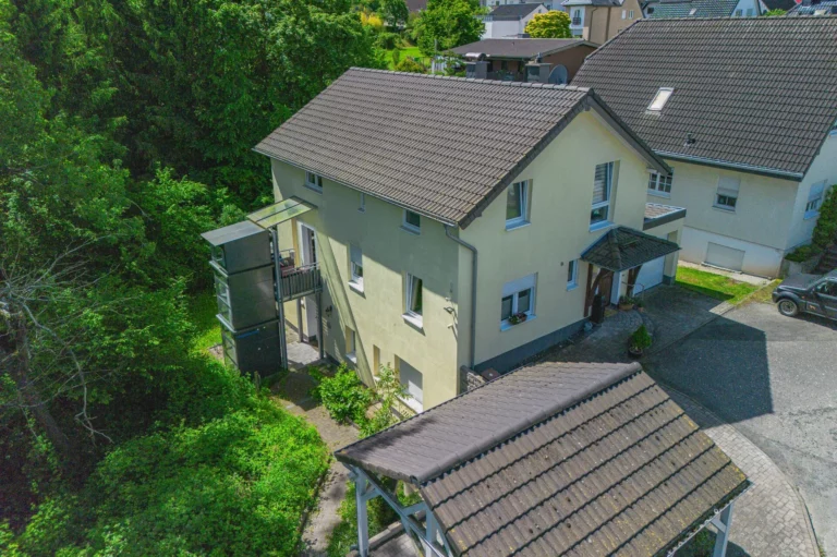 Direkt am Naturschutzgebiet! Modernes Haus mit Einliegerwohnung, Aufzug und vielen Extras!