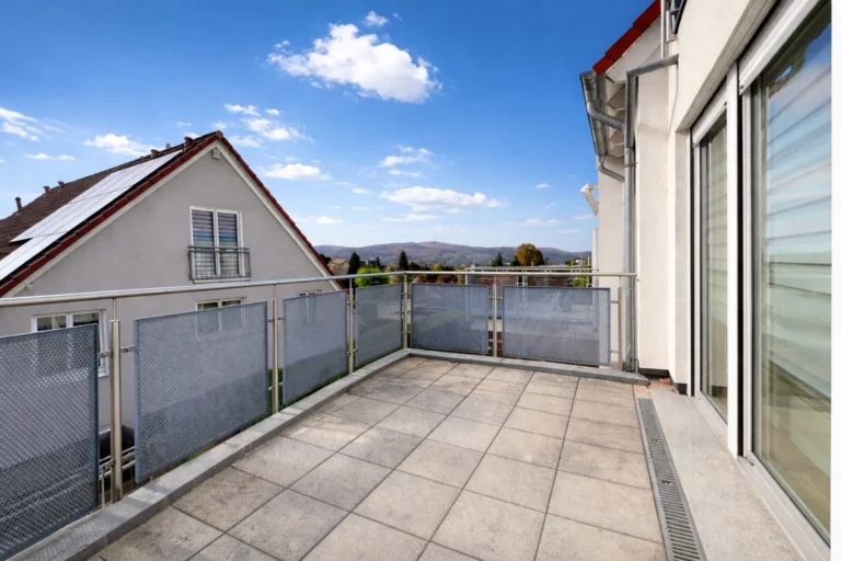 82 m² große ETW mit großem Balkon, Tageslichtbad, Gäste-WC und Tiefgaragenstellplatz