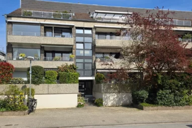 Gibt es nicht ? – Doch genau hier ! Klassische Terrassen-Wohnung in bester Lage von Norf