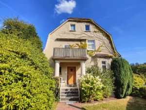Einfamilienhaus mit Garage in zentrumsnaher Ortsrandlage von Altenkirchen!