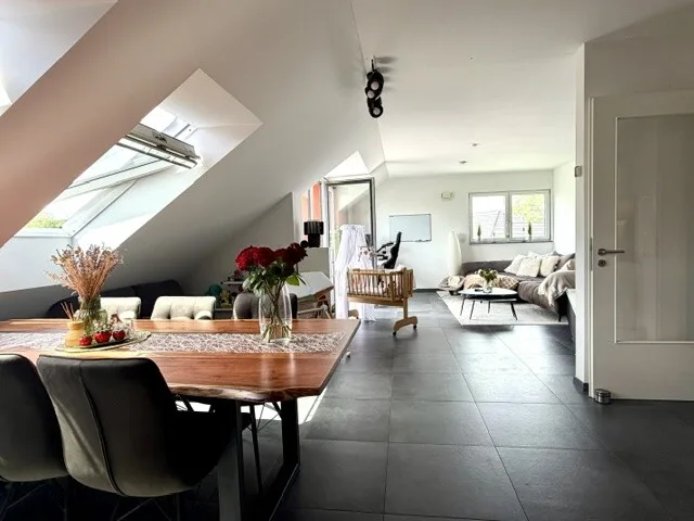 Großzügige 2-Zimmer-Wohnung im 2.OG mit schönem Balkon und Pkw-Stellplatz