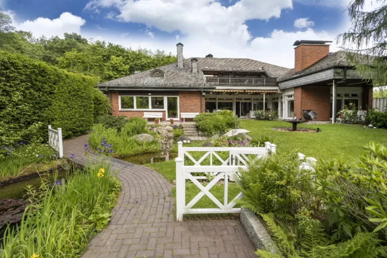 Exklusives Mehrgenerationenhaus mit 3 Wohneinheiten (235 m²/167 m²/75 m²) direkt am Fleyer Wald