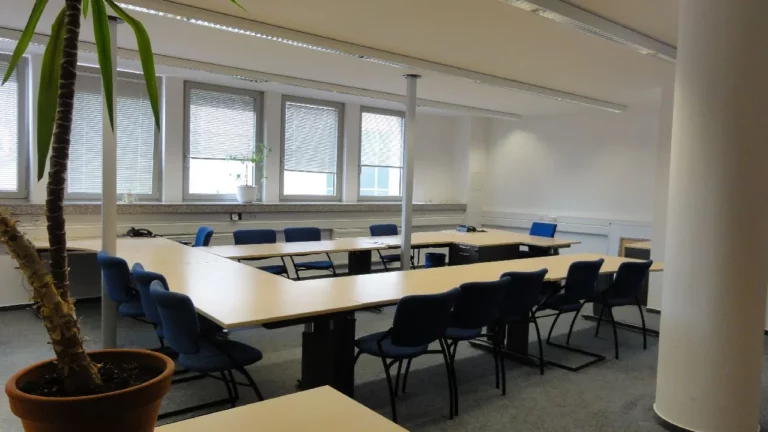 *PROVISIONSFREI* ca. 138,50 – 277m² Büro-/Praxisfläche in repräsentativer City-Lage zu vermieten