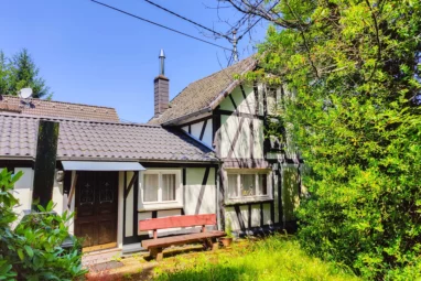 Gemütliches Fachwerkhaus als Ferienhaus oder dauerhafter Wohnsitz in idyllisch gelegener Ortschaft!