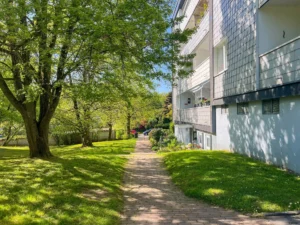 Ideal vermietet – bestens investiert: Top geplfegte Mehrfamilienhausanlage mit 15 Stellplätzen