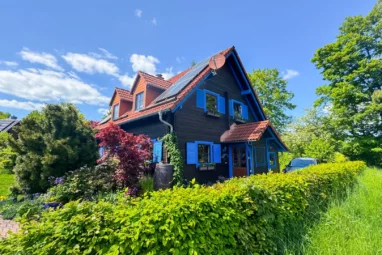 *RESERVIERT* Ländliche Ruhe, stadtnah genießen. Schickes Blockhaus mit Garten in Feldrandlage!