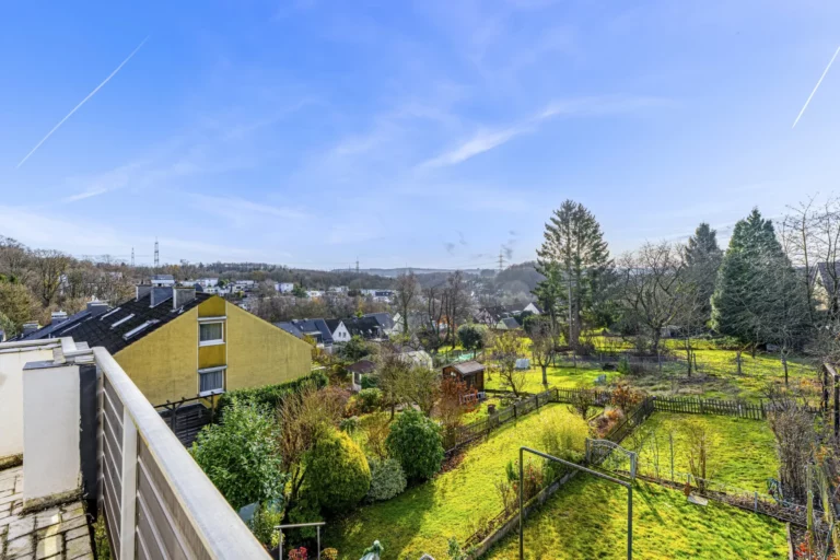 Provisionsfreies Reihenmittelhaus mit Sonnengarten im beliebten Ronsdorf