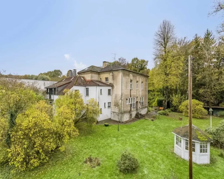 Essen-Kettwig/Heiligenhaus: Bezugsfreies Dreifamilienhaus mit Büro