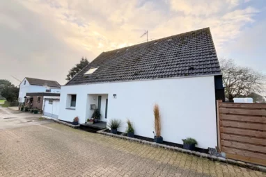 Draußen genießen, drinnen durchatmen: Helles Zuhause in Viersen-Süchteln.