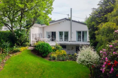 *RESERVIERT* Großzügiges Einfamilienhaus mit Einliegerwohnung und parkähnlichem Garten in Kirchen