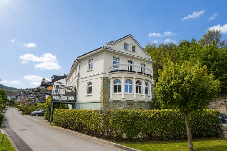 Elegante Eigentumswohnung mit exklusiver Ausstattung und Schlossblick im Wesselbachtal