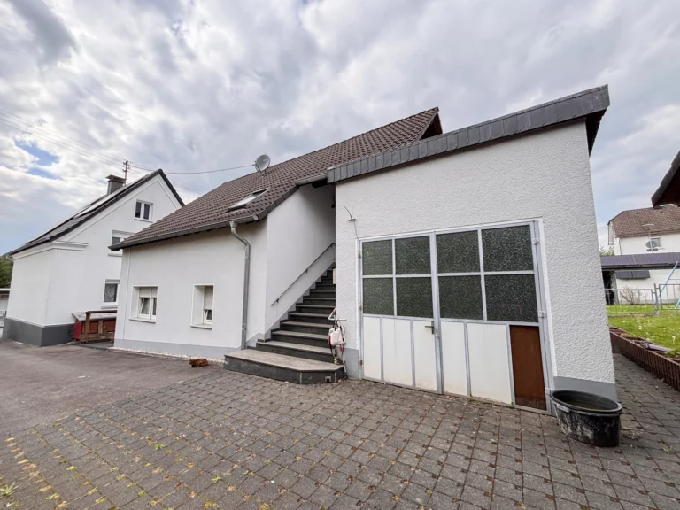 *RESERVIERT* Gepflegtes vermietetes Zweifamilienhaus in Windeck / Rosbach – Solide Kapitalanlage!