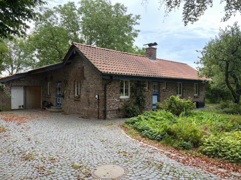 Was für eine Lage – allein zwischen Moers-Kapellen, Niep, Tönisberg und Krefeld!