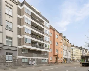 Ideal aufgeteilte 2-Zimmer-Wohnung mit zwei Loggien  und  Aufzug in Düsseldorf-Pempelfort