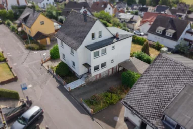 Gepflegtes Zweifamilienhaus mit Fernblick auf großem Grundstück in ruhiger Lage bei Montabaur!