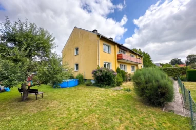 Gepflegte Kapitalanlage mit 4 Wohnungen und 4 Garagen, ruhige Lage