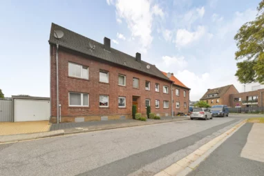 Vielseitiges Mehrfamilienhaus in Heinsberg-Waldenrath: Eigennutzung trifft auf solide Mieteinnahmen