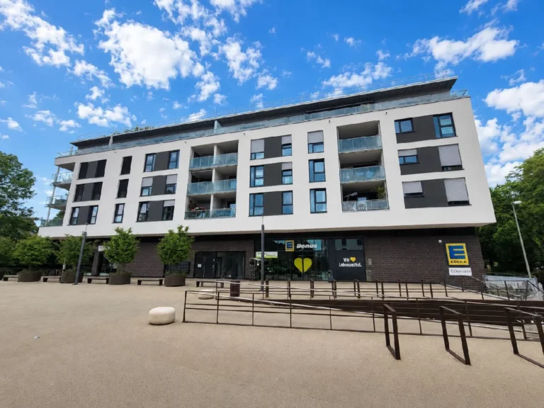 Erstbezug: Moderne 2-Zi.-Wohnung mit Einbauküche in zentraler Lage von Leichlingen