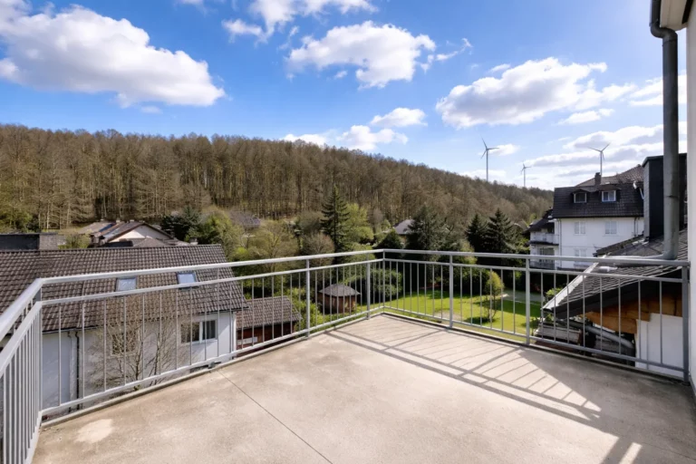 Gepflegte ca. 70 m² große ETW mit Tageslichtbad, großem Balkon und PKW- Stellplatz