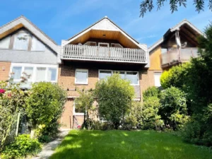 NEU: Großzügiges Reihenmittelhaus mit Dachausbau und Garage in ruhiger Lage