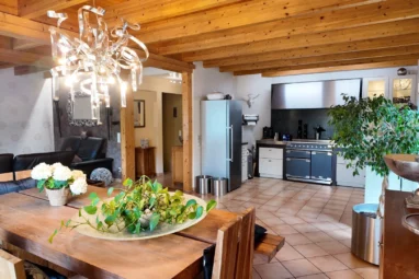 RESERVIERT!! Exklusive Maisonette-Wohnung in ruhiger Lage von Wallach mit Garten