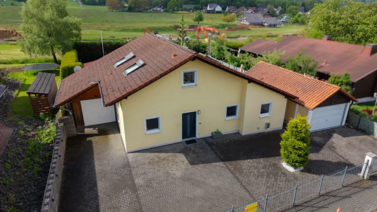 ***RESERVIERT***Ruhiges Wohnen am Ortsrand: Gepflegtes Zuhause mit Wintergarten, Balkonkraftwerk und Garten!