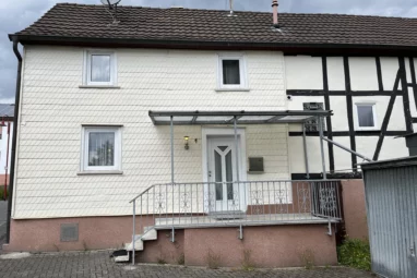 Solides Einfamilienhaus mit Gestaltungsspielraum in ruhiger Ortsrandlage!