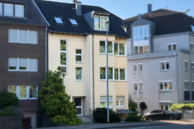 Attraktive, lichtdurchflutete Maisonette-Wohnung am Bunten Garten