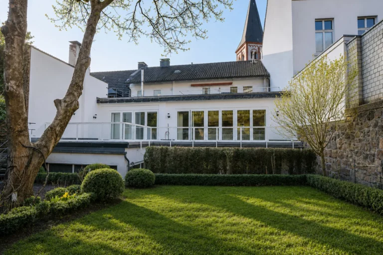 Direkt im Zentrum: 4-Zimmer-Wohnung mit großzügiger Terrasse und viel Wohnfläche