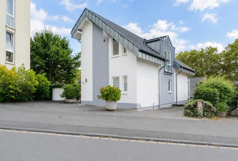 Stilvolle 3-Zimmer-Wohnung mit Balkon, Stellplatz und Fußbodenheizung