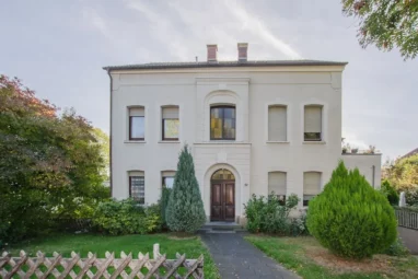 2 Zimmer-Wohnung in einer Jugendstilvilla
