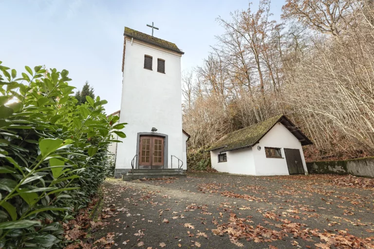 Märchenhaft verborgen: Kirchengebäude auf Erbpachtgrundstück mit Umnutzungspotenzial in Rummenohl