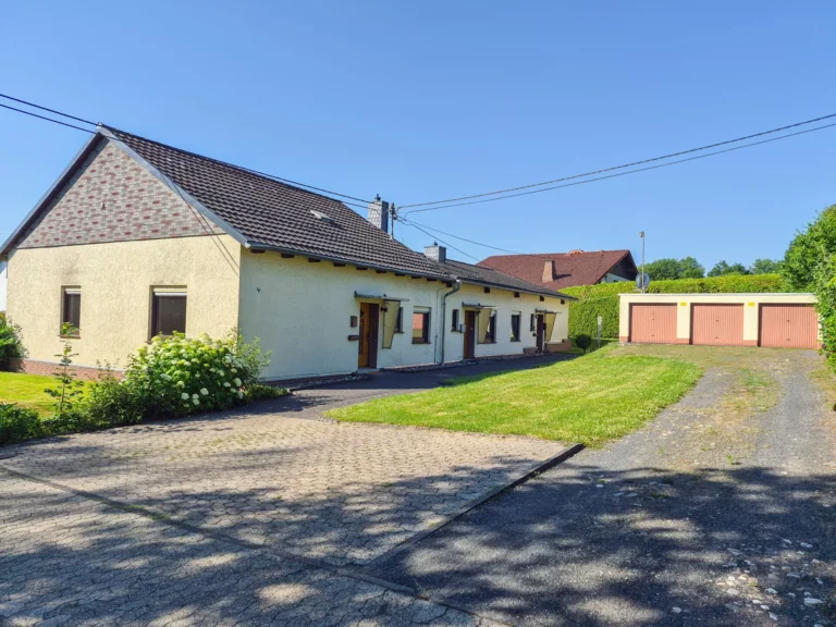 Gepflegtes 3-Parteienhaus im Bungalowstil in zentraler Wohnlage von Puderbach zu verkaufen!
