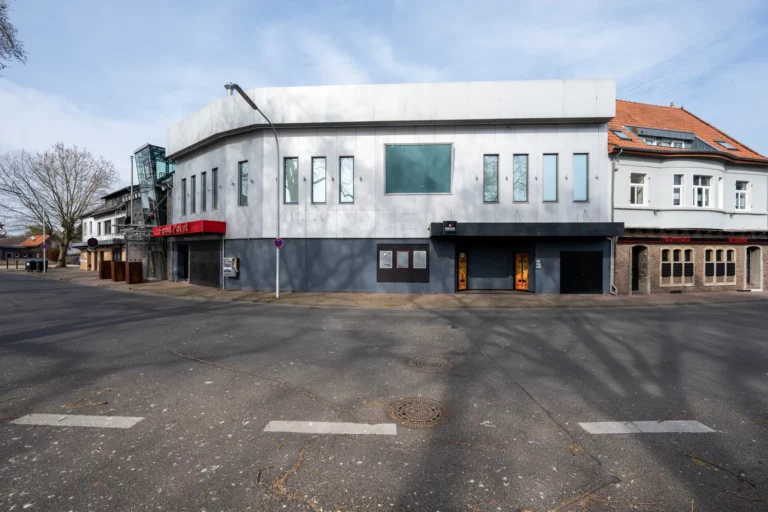 Investment-Highlight: 11.000 m² Parkgrundstück & 1.200 m² Nutzfläche – Platz für Ihre Großprojekte