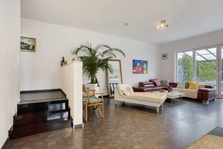 Ratingen-Lintorf: Moderne Doppelhaushälfte mit sonnigem Garten, Dachterrasse und Garage
